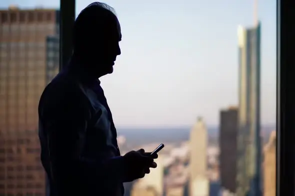 Urban expert-level Silhouette with Smartphone