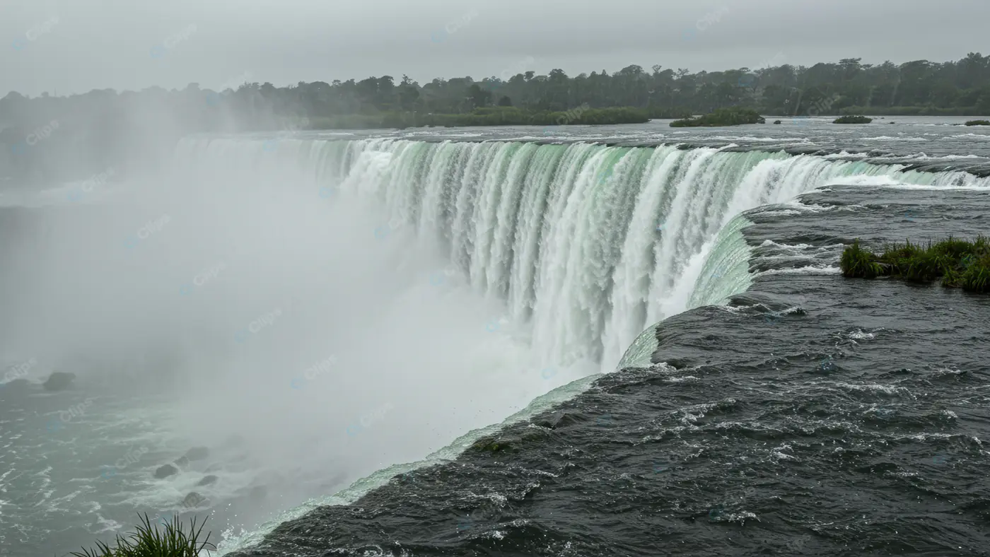 Majestic Niagara Falls Cascade